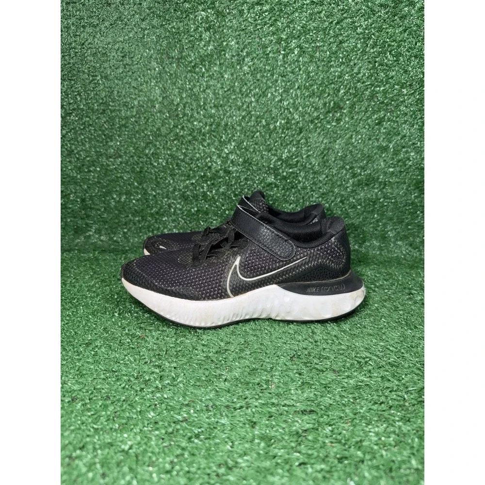 Nike Renew Run Youth Kids Size 1Y Black White Walking Shoes Comfort Sneakers